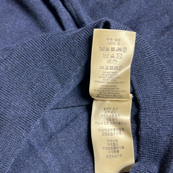 Burberry Top size SP (Authentic) - Picture 12 of 12